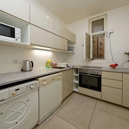 Vorsilska Apartment