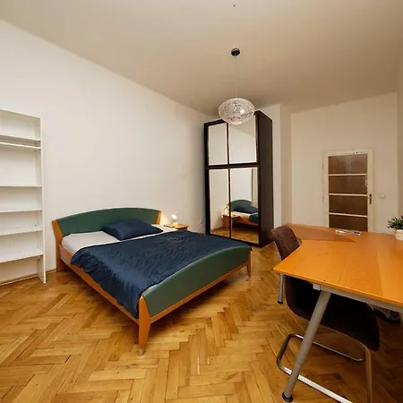 Vorsilska Apartment
