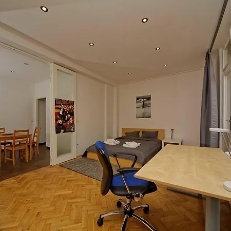 Vorsilska Apartment *